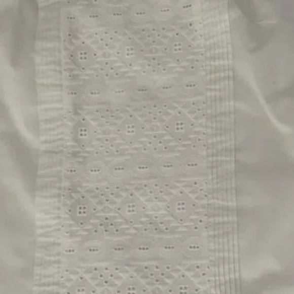 Talbots White Sleeveless Blouse with Front eyelet design 6 P - Picture 2 of 6